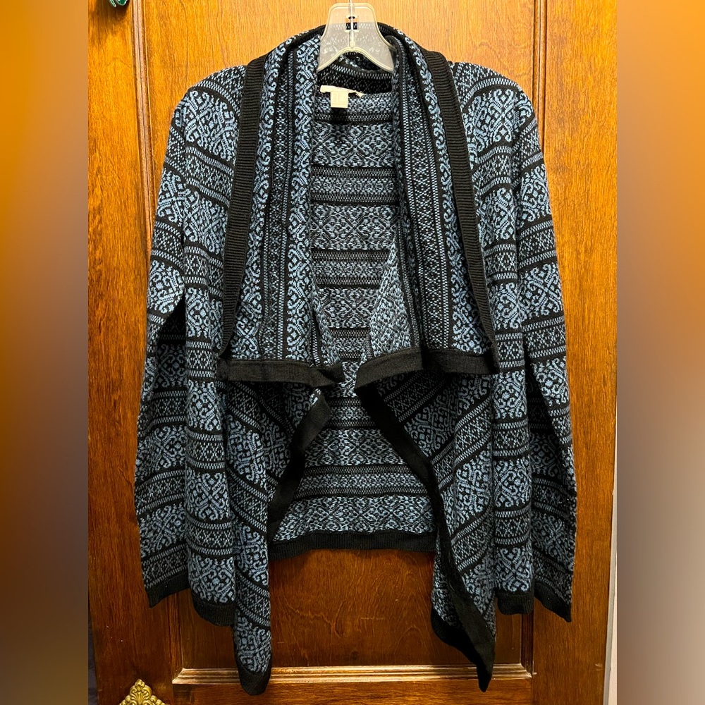 Women’s black & blue draped cardigan with fitted sleeves